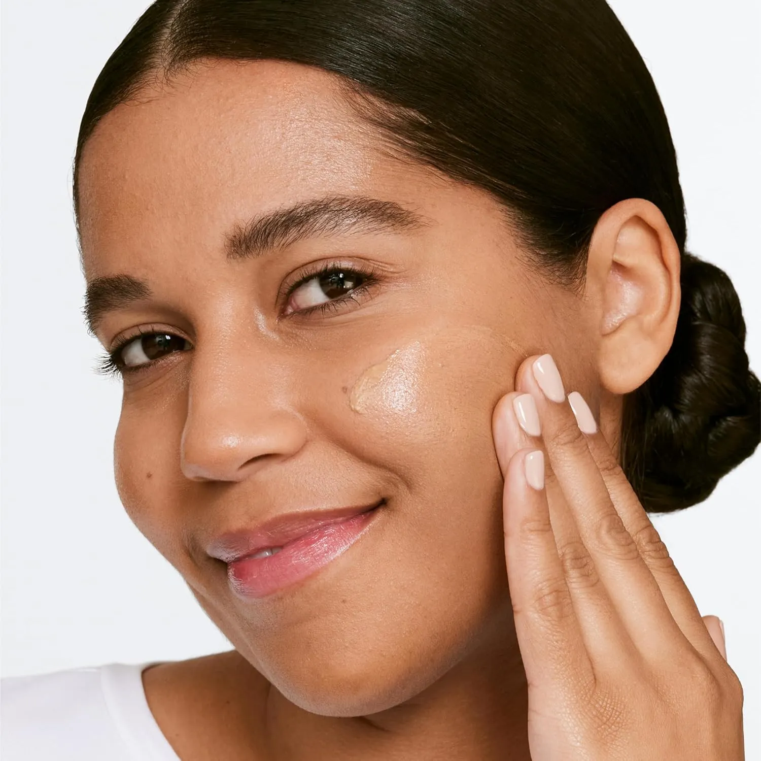 Clinique Moisture Surge Sheertint Hydrator Hydrating Tinted Moisturizer Broad Spectrum SPF 25 With Hyaluronic Acid   Aloe Water For All Skin Types | Sheer Coverage, Natural Finish
